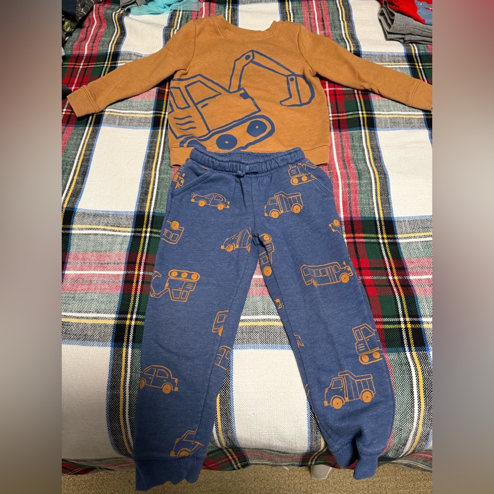 3T Kid's Construction Print sweatshirt and sweatpants